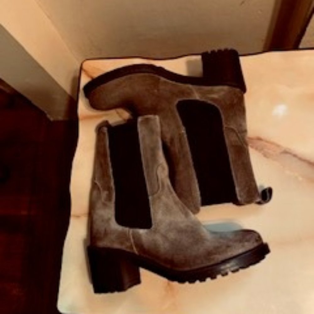 Emanuele Castro Taupe Chelsea Leather Boots - Picture 2 of 10